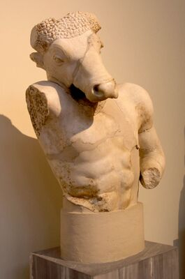 Статуя Минотавра из Афинского археологического музея