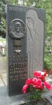 Памятник на могиле. Аллея славы Новозападного кладбища. Скульптор — А. С. Кныш
