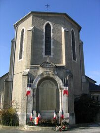 Церковь Св. Михаила и военный мемориал