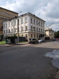 Трубецкая улица недалеко от Большой Пироговской.