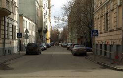 Малый Могильцевский. Вид со стороны Плотникова переулка.