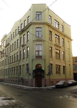 Здание колледжа построено в 1910 году Н. И. Жериховым для мужской гимназии А. Е. Флёрова