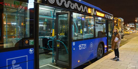 Автобус на маршруте «Б» на Садовом кольце. 2017 год, декабрь