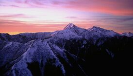 Вид на гору Кита с горы Комацу на рассвете