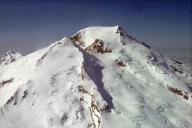 Вулкан Бейкер (21 марта 2001 г.). Снимок USGS.