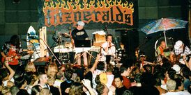 Группа Mr. Bungle на рекламном фото альбома California 1999 года