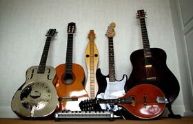 Примеры гитар: до́бро, классическая, электрогитара, акустическая гитара