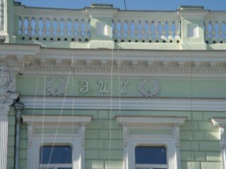 Монограмма «ЭИГ» на фасаде дома по адресу пл. Екатерининская д. 6