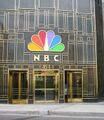 Логотип NBC 1986 года (дизайн Chermayeff & Geismar[en]) на здании компании в Нью-Йорке