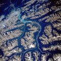 Река Норт-Саскачеван и озеро Abraham Lake — вид из космоса