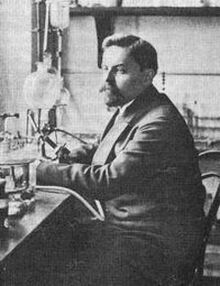 С. С. Намёткин в лаборатории на Московских высших женских курсах. Около 1914 года.
