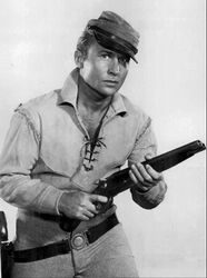 Обрез двустволки — излюбленное оружие героя телесериала «Повстанец» (The Rebel, США, 1959).