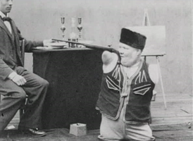 кадр из фильма. 1900 г.