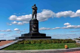 Nizhny Novgorod. Monument to Valery Chkalov P8132396 2200.jpg