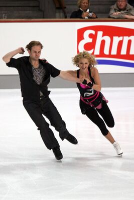 Нора Хоффманн и Максим Завозин на турнире «Nebelhorn Trophy» в 2009 году