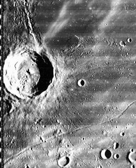 Фрагмент снимка зонда Lunar Orbiter – IV.