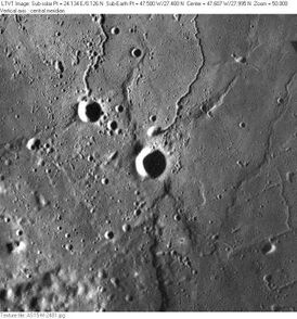Снимок кратера с борта Аполлона-15. Кратер Тосканелли в центре снимка, левее и выше его – сателлитный кратер Волластон N. Борозды в верхней части снимка – часть системы борозд борозд Аристарха; в центре нижней части - уступ Тосканелли.
