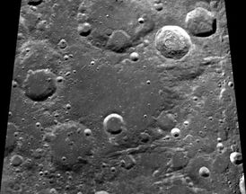 Снимок зонда Clementine. Кратер Почобут в центре снимка; в нижней левой части снимка кратер Канницаро, слева кратер Омар Хайям, вверху кратер Смолуховский.