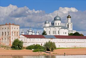 Novgorod - View on Yuriev Monastery from Volkhov 02.jpg