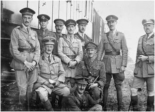 Генерал А. Нокс (сидит слева) с офицерами британской военной миссии. Омск, 1919.