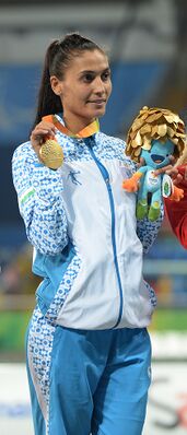 Каюмова на пьедестале Летних Паралимпийских игр 2016 года