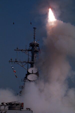Запуск крылатой ракеты «Томагавк» с эсминца «Лабун». 3 сентября 1996 года