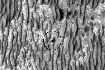 Фото «Оппортьюнити» с орбиты Марса, сделанное с помощью камеры HiRISE (29 января 2009 года)