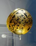 Золотая чаша, чей стиль создан под влиянием средиземноморских мотивов, 4 век до н. э.