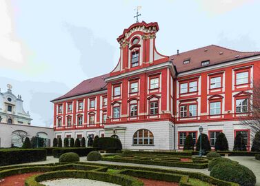 Современное здание Оссолинеума во Вроцлаве.