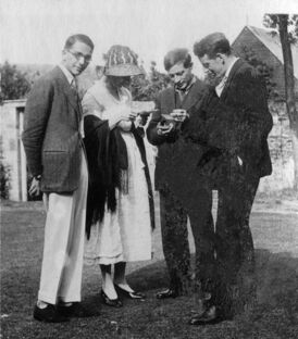 Снимок Оттолайн Моррелл, третий слева — Дункан Грант (1922)