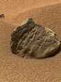 Камень «Эт-Зен» на Марсе, запечатлённый камерой MAHLI, находящейся на борту марсохода «Кьюриосити» (29 октября 2012).