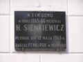 Памятная доска Генрика Сенкевича на доме в Плоньске