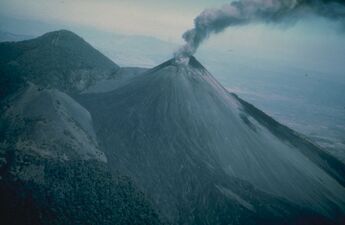 Вулкан Пакая (Гватемала) в 1976 году