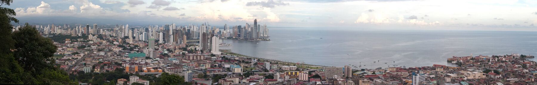 Скайлайн города Панама в 2009 году.