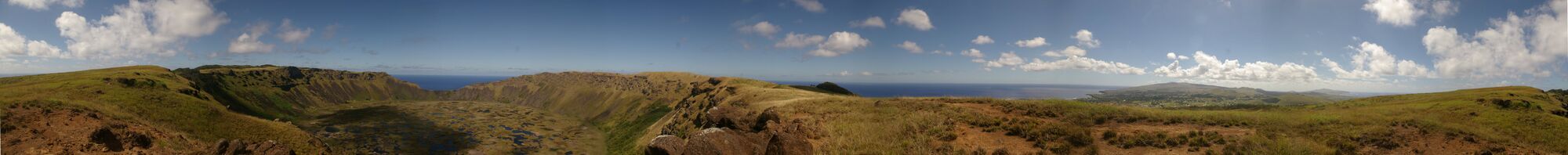 Панорама острова Пасхи с границы кратера Рано-Кау