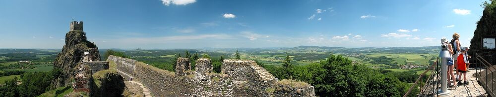 Панорама крепости Троски, снятая с северной башни