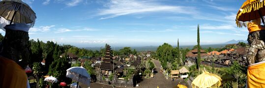 Вид на Бали от Бесаких / главных ворот Храма Матери
