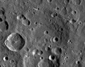 Снимок зонда Lunar Reconnaissance Orbiter. Кратер Пашен в центре снимка.