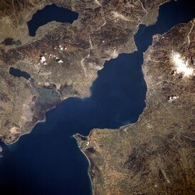Вид из космоса на залив Патраикос