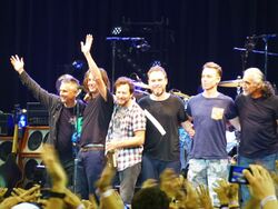 Pearl Jam на концерте в Окленде 26 ноября 2013 год