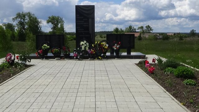 Памятник ВОВ возле деревни Алово