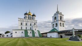 Свято-Троицкий кафедральный собор с колокольней