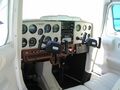 Штурвалы в кабине лёгкого самолёта Cessna 152