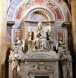 Надгробие папы Пия VII в соборе Св. Петра в Риме.