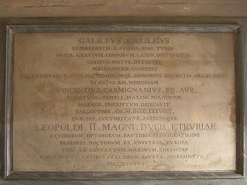 Мемориальная доска в память об экспериментах Галилео Галилея