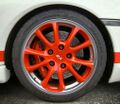 Кованое колесо покрашенное в красный цвет