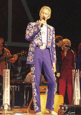 Вагонер выступает для Grand Ole Opry. 1999 год