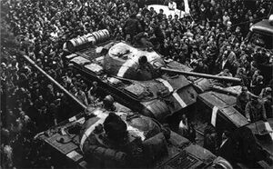Советские танки Т-55 с «полосами вторжения» во время операции «Дунай», 1968 год.