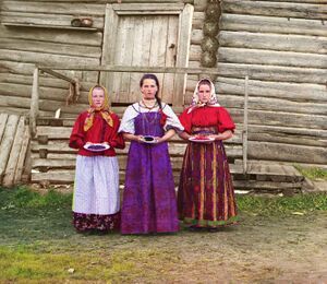 Сельские девушки близ Кириллова. Фото: С.М. Прокудин-Горский, 1909 г.