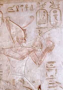 Рельеф с изображением Псамметиха I, совершающего подношения Ра-Хорахте. Гробница Пабаса